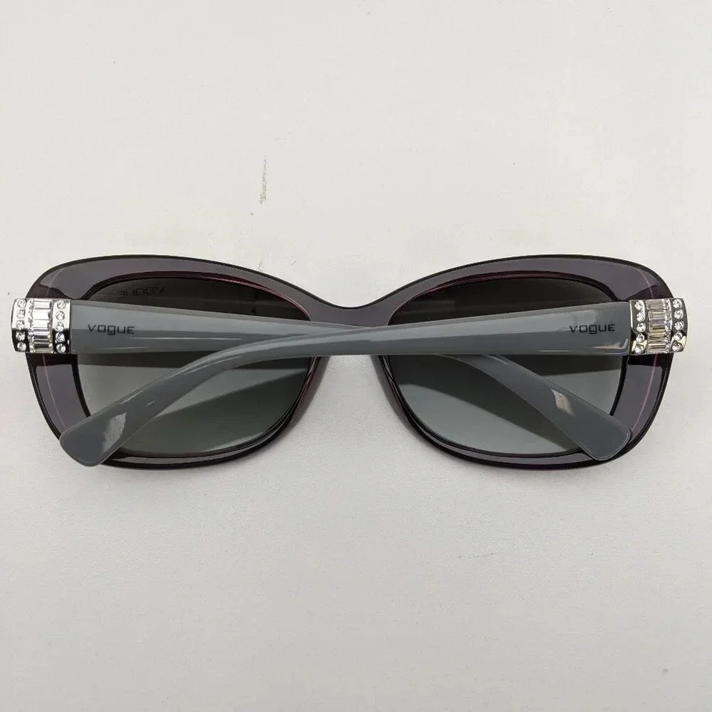 Vogue frame 10